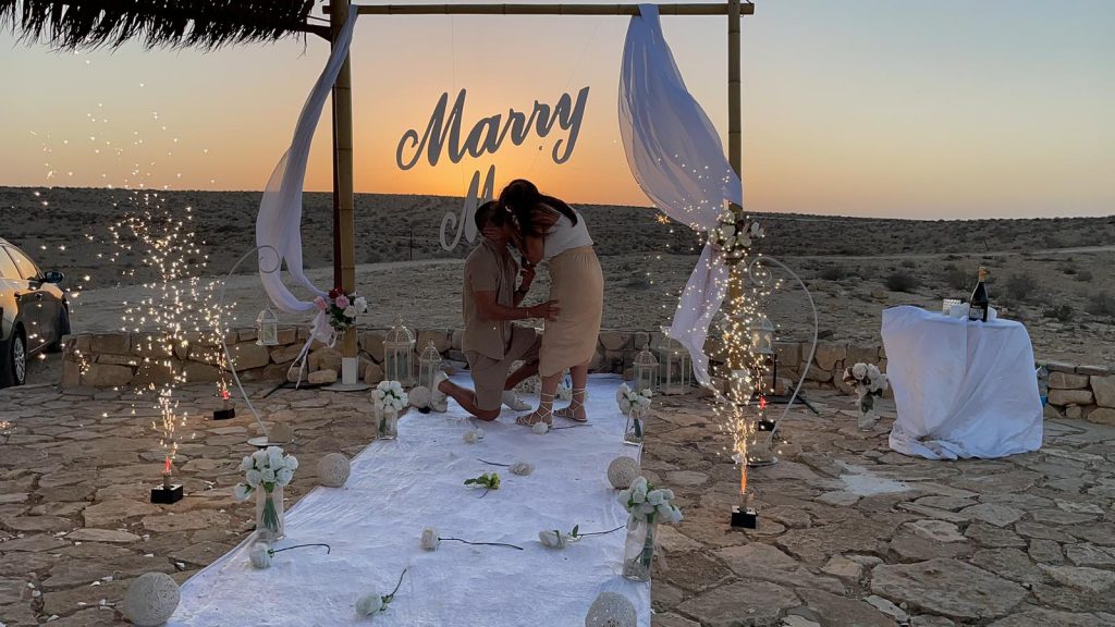 הצעת נישואין במדבר בסגנון בוהו שיק